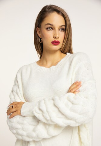 fainaŠiroki pulover - bijela boja