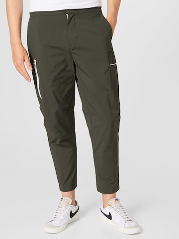 Nike Sportswear Tapered Cargo trousers in Green: front