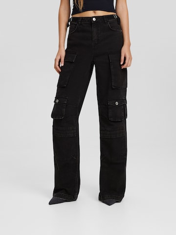 Loosefit Pantalon cargo Bershka en noir : devant