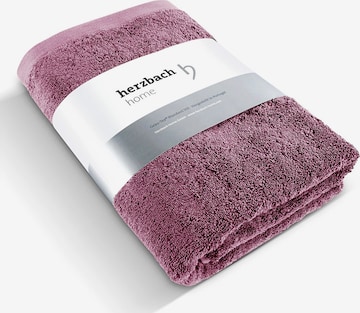Serviette de douche Herzbach home en violet : devant