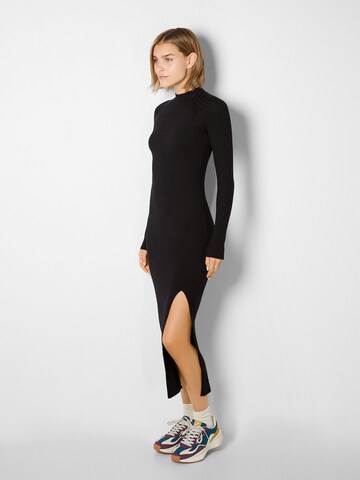 Bershka Kleid in Schwarz: predná strana