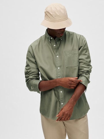 SELECTED HOMME Regular fit Button Up Shirt 'STEN' in Green