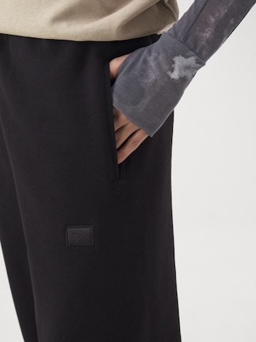 ALPHA INDUSTRIES Tapered Παντελόνι 'Essentials' σε μαύρο