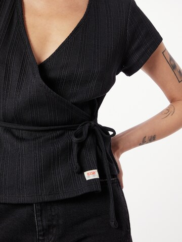 LEVI'S ® Μπλουζάκι 'Dry Goods Pointelle Wrap' σε μαύρο