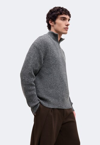 Abercrombie & Fitch Sweater in Grey