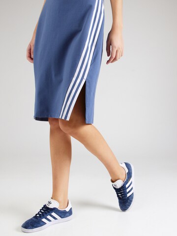 zils ADIDAS SPORTSWEAR Sporta kleita 'Future Icons Three Stripes'