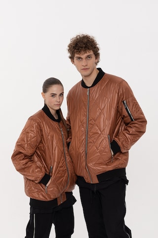 ET Nos Between-Season Jacket in Brown: front