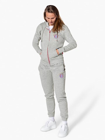 FC BAYERN MÜNCHEN Regular Sweatpant Damen Logo in Grau