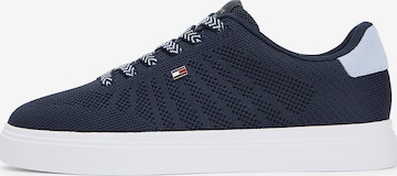 Baskets basses TOMMY HILFIGER en bleu : devant