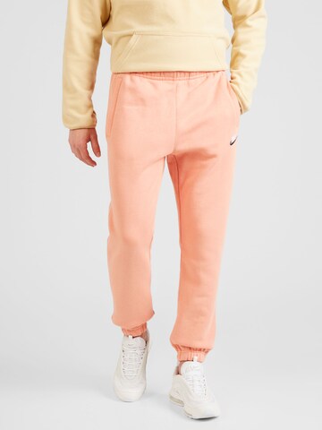 Nike Sportswear Zwężany krój Spodnie 'CLUB FLEECE' w kolorze pomarańczowy: przód