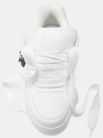 Pull&Bear Rövid szárú sportcipők - fehér