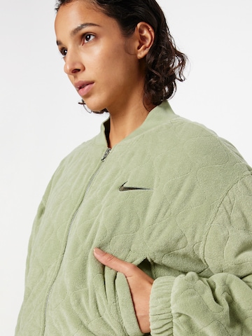 Nike Sportswear Kevad-sügisjope, värv roheline