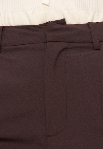 regular Pantaloni con pieghe di Anna Field in marrone