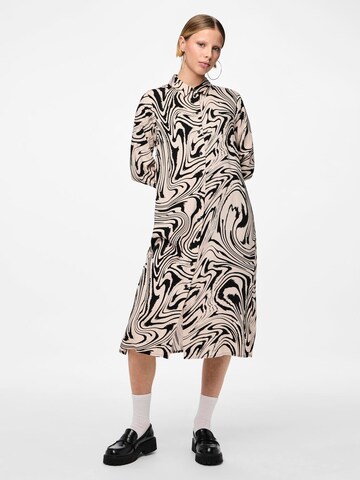 Robe-chemise 'PCKimmie' PIECES en gris