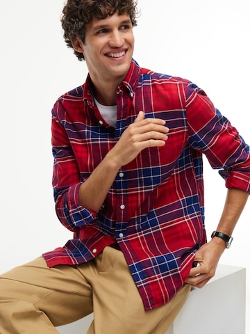 TOMMY HILFIGER Regular fit Button Up Shirt 'Hero' in Red