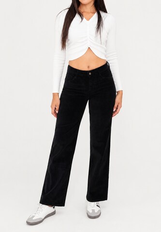 Elara Regular Jeans in Black: front