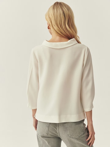 TATUUM - Blusa em branco