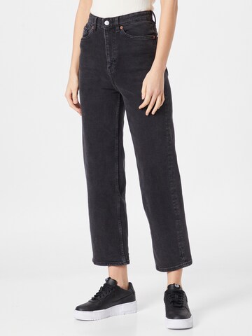 Monki Regular Jeans in Black: front