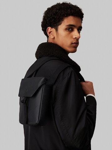 Sac à bandoulière Calvin Klein Jeans en noir : devant