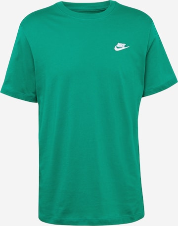 Coupe regular T-Shirt 'CLUB' Nike Sportswear en vert : devant