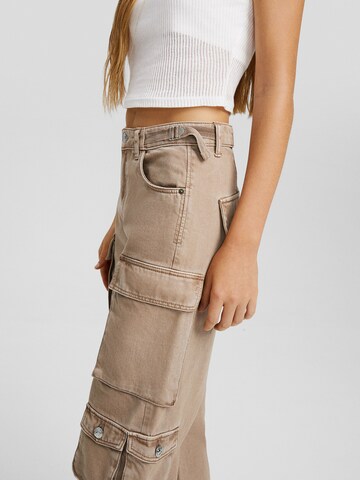 Bershka Loose fit Cargo trousers in Brown