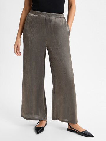 Marie Lund Wide leg Pleat-Front Pants in Grey: front
