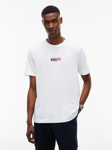 Maglietta 'BRAND LOVE' di TOMMY HILFIGER in bianco: frontale