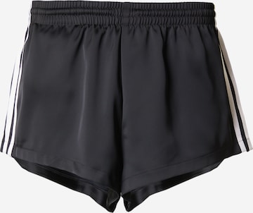 Regular Pantalon 'PRIDE' ADIDAS ORIGINALS en noir : devant