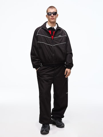 Bershka Преходно яке в черно