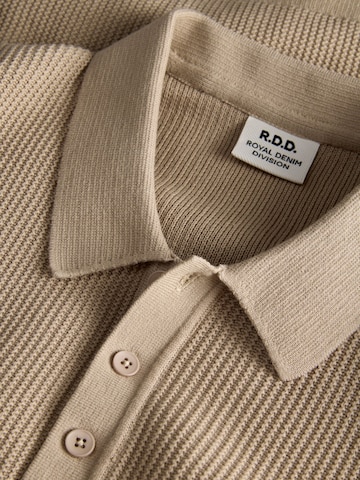 R.D.D. ROYAL DENIM DIVISION - Camiseta 'RDD' en beige