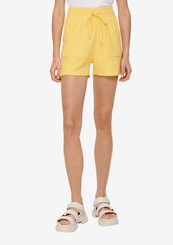 QS Regular Trousers in Yellow: front