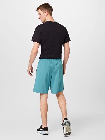 NIKE Regular Sportshorts in Blau