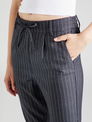 ONLY Regular Pleat-Front Pants in Grey