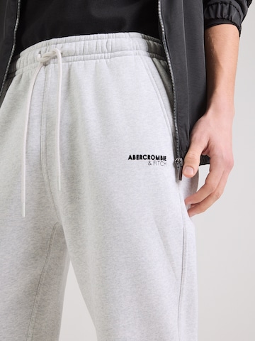 Abercrombie & Fitch Tapered Nadrág - szürke
