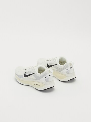 Chaussure de course 'VOMERO 18' NIKE en blanc