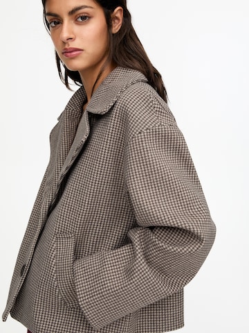 Palton de primăvară-toamnă de la Pull&Bear pe bej