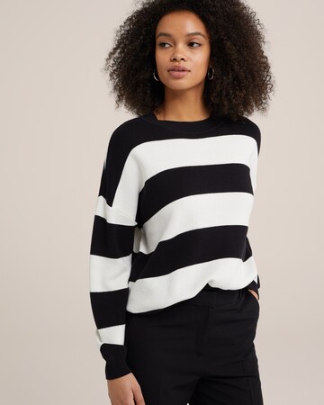 WE Fashion Sweater in Black: front