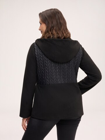 Cappotto di mezza stagione di Fiorella Rubino in nero