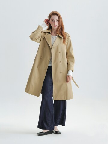 TorWeit Between-Seasons Coat 'Long Trench Coat' in Green