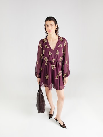 Maya Deluxe Jurk in Rood: voorkant