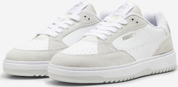 PUMA - Sapatilhas baixas 'Doublecourt Soft VTG' em branco: frente