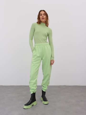 EDITED Zúžený Kalhoty 'Riley' – zelená
