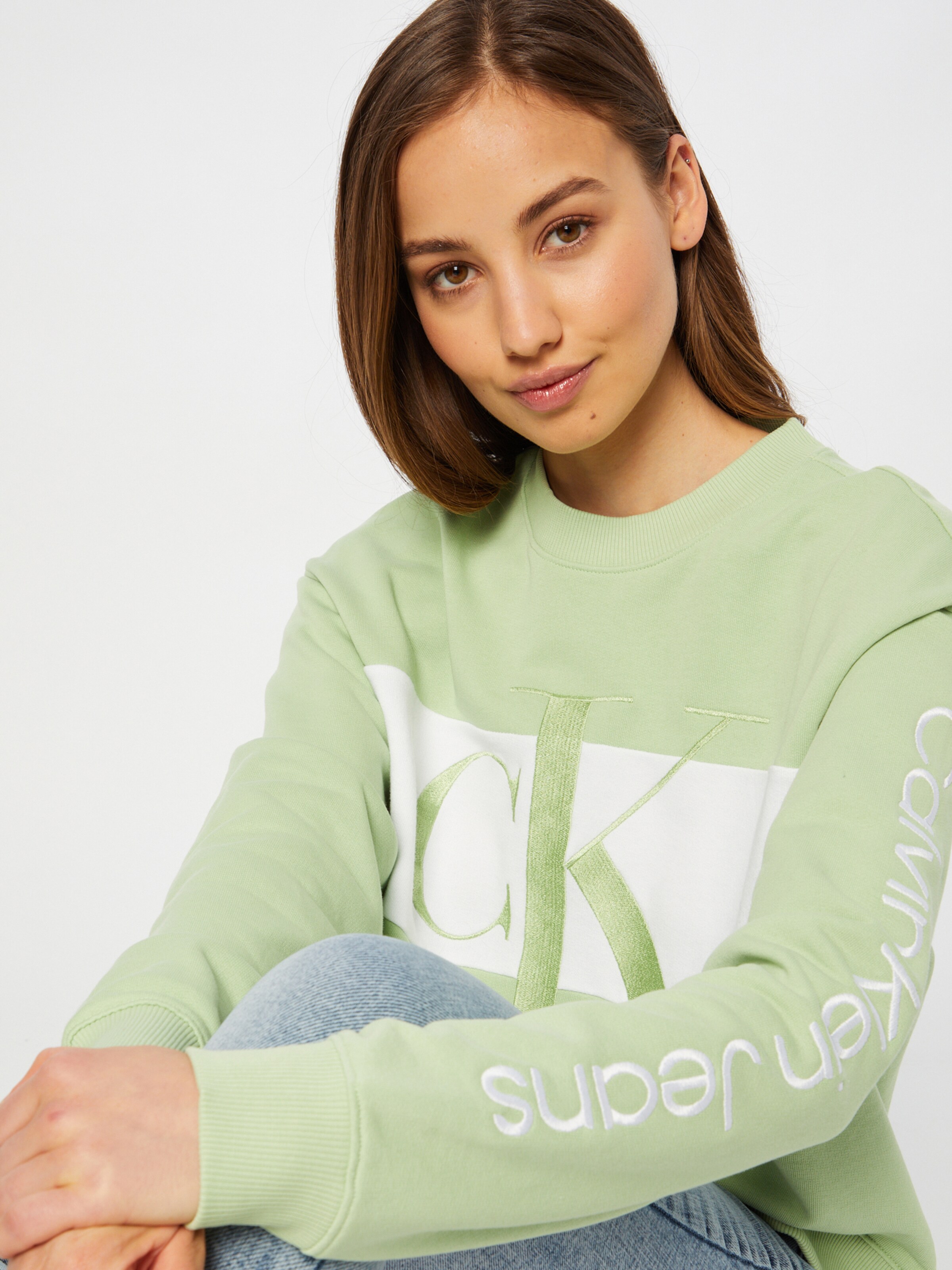 Frauen Sweat Calvin Klein Jeans Sweatshirt in Hellgrün - QZ30000 Frauen Sweat Calvin Klein Jeans Sweatshirt in Hellgrün - QZ30000