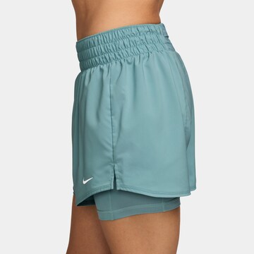 NIKE Regular Sportshorts 'One' in Grün