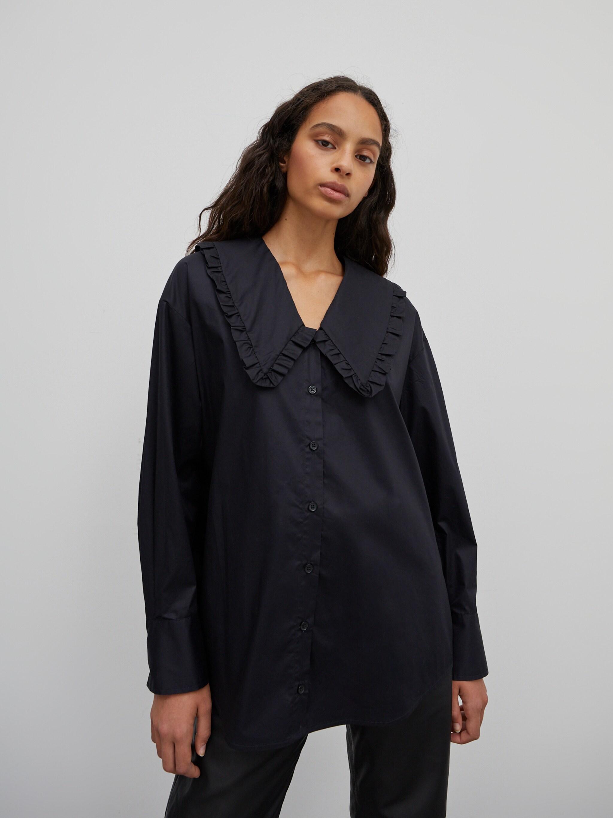 EDITED Produkter Bluse 'Raquel' sort