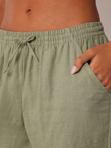 CALZEDONIA Regular Hose in Grün