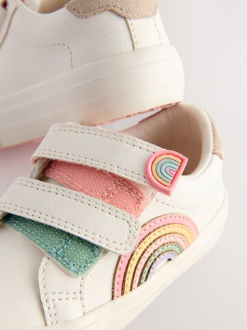 Baskets Next en blanc