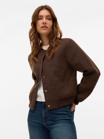 Veste mi-saison 'CHLOE' VERO MODA en marron
