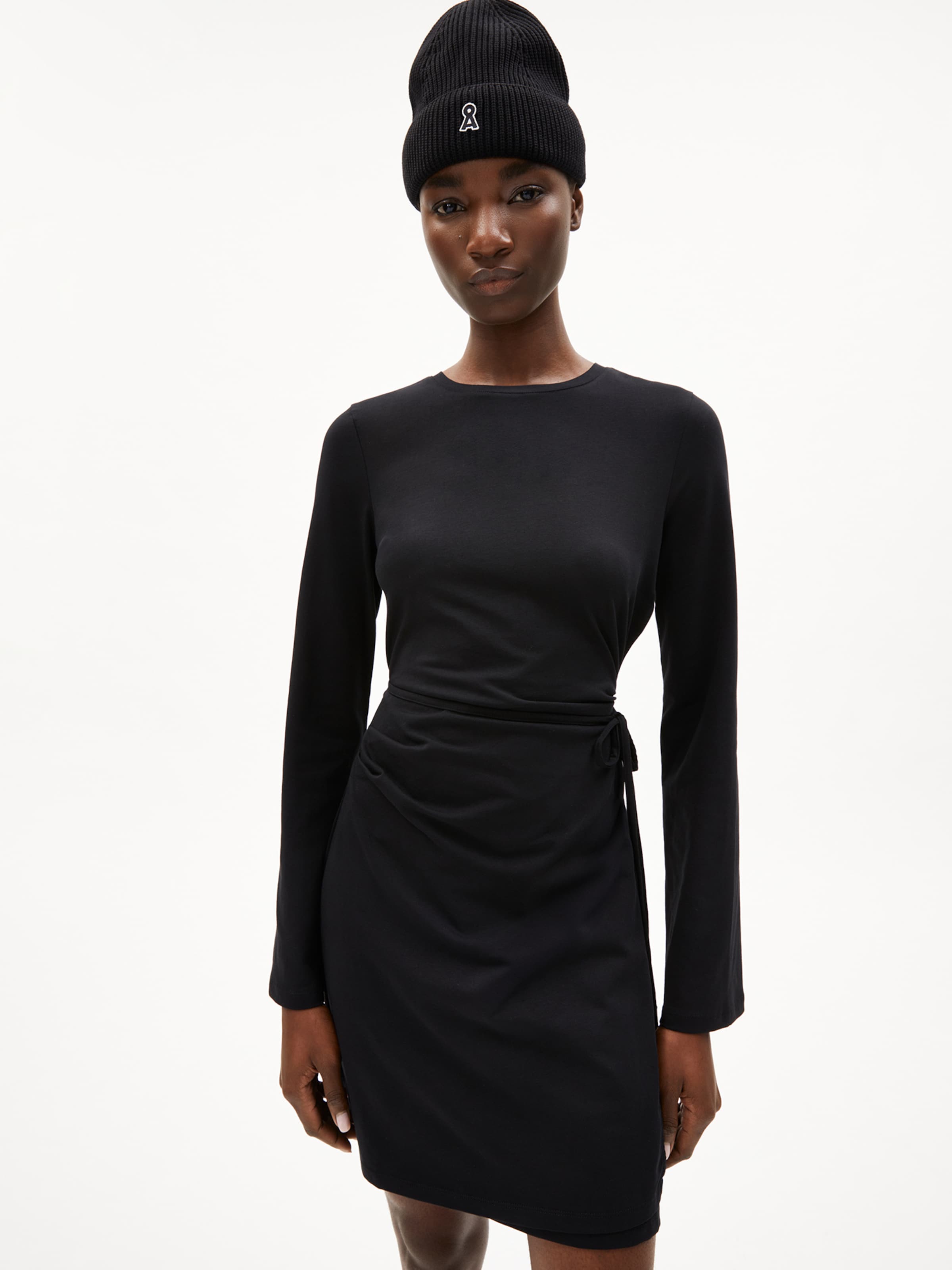 Robe ' CEETAA ' ARMEDANGELS en noir : devant