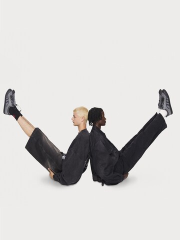 Pull&Bear Lużny krój Jeansy w kolorze czarny